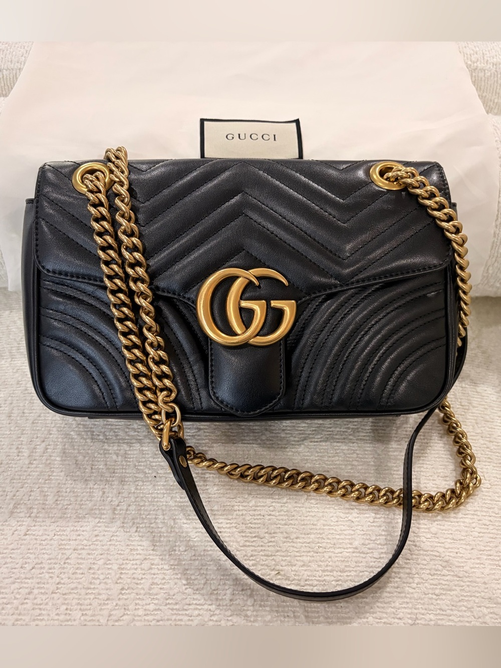 Gucci GG MED Marmont Bag with Gold Hardware (like new)